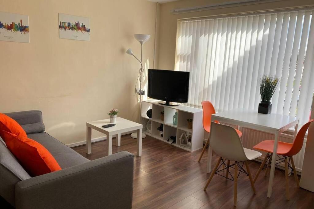 Conveniently Situated 1Bed Apt In Stretford Apartment Manchester Luaran gambar